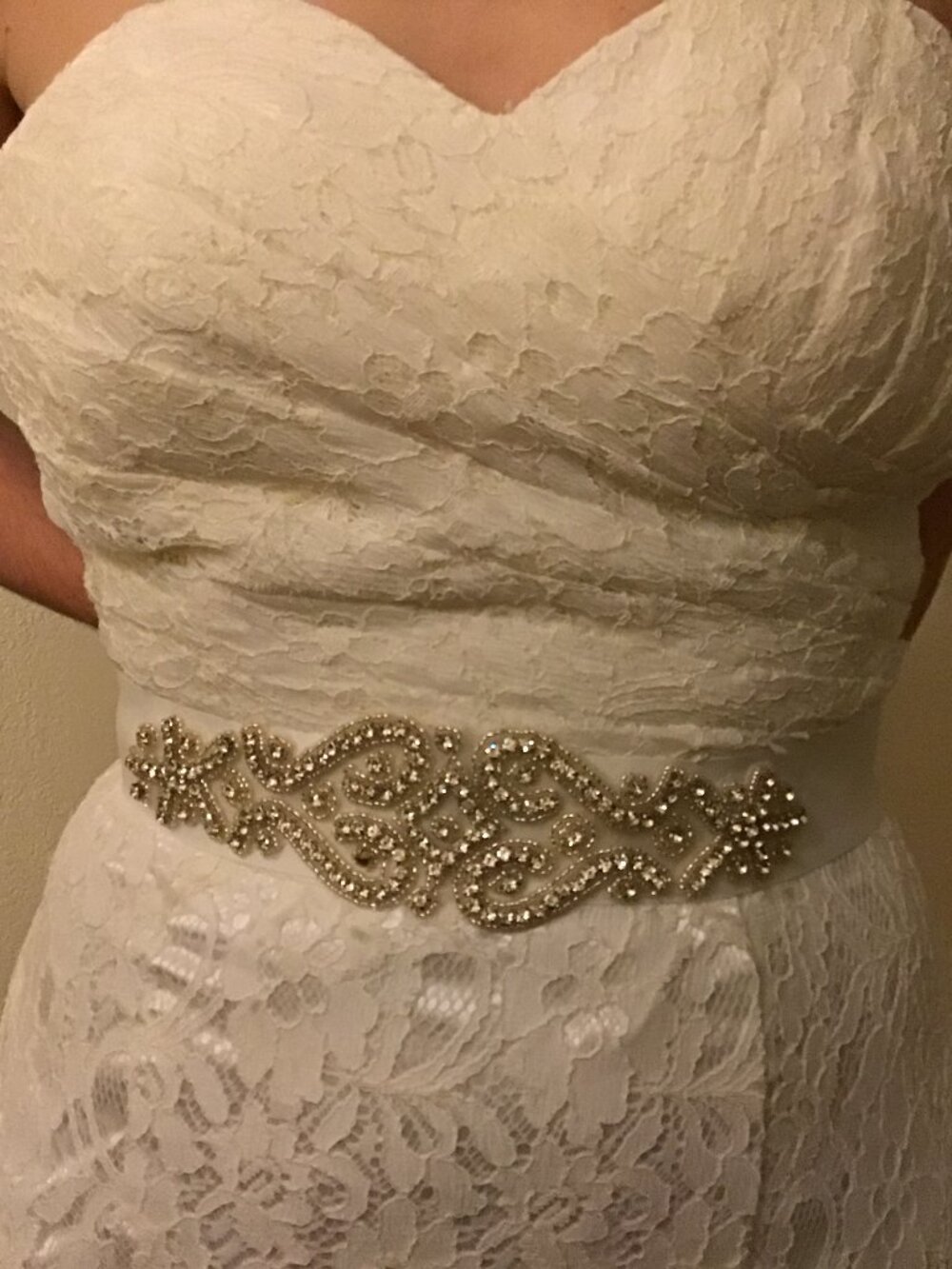 Elegant White Lace Wedding / Formal Gown – Adjustable Fit (Approx. Size 0–6) - Picture 10 of 14